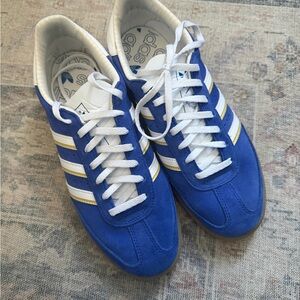 Adidas Hand2 sneakers. Mens 7.5, fits a women’s 9.